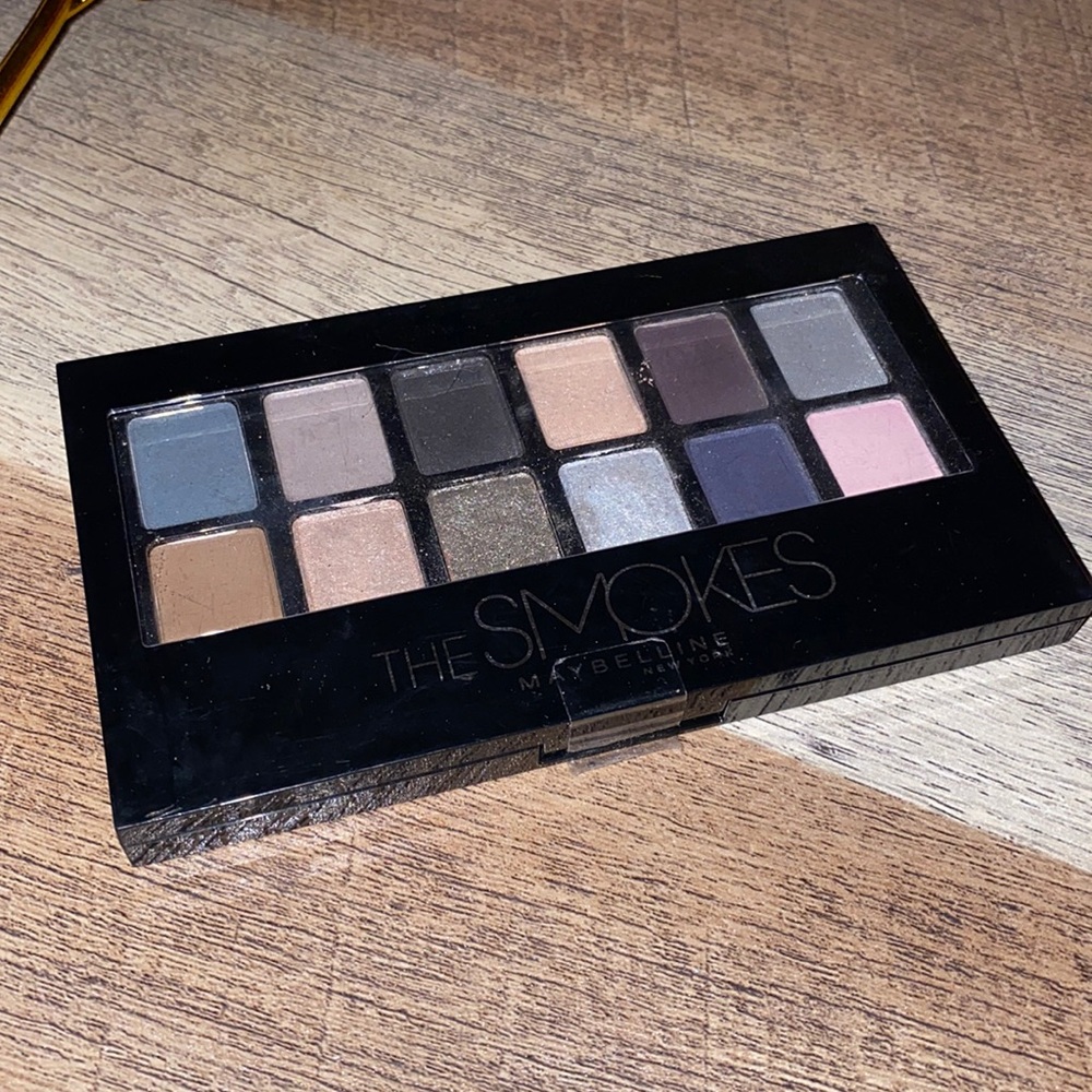Maybelline smokes palette